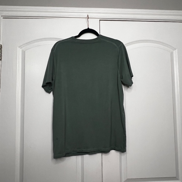 Lululemon Green Short Sleeve Tee shirt Size Medium smoked spruce t-shirt - Picture 2 of 4